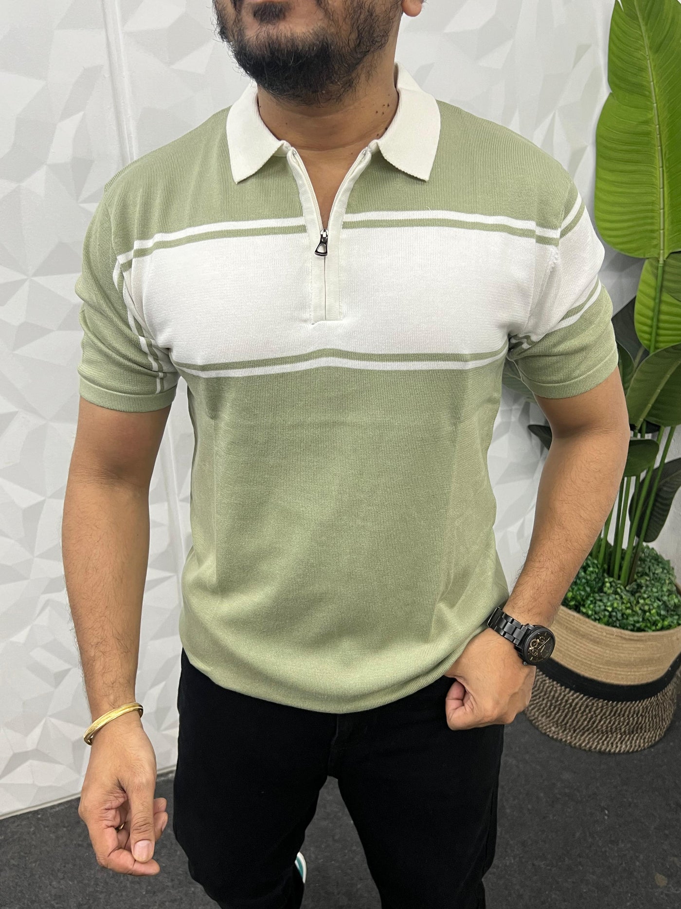 Stylish knitted polo t-shirt