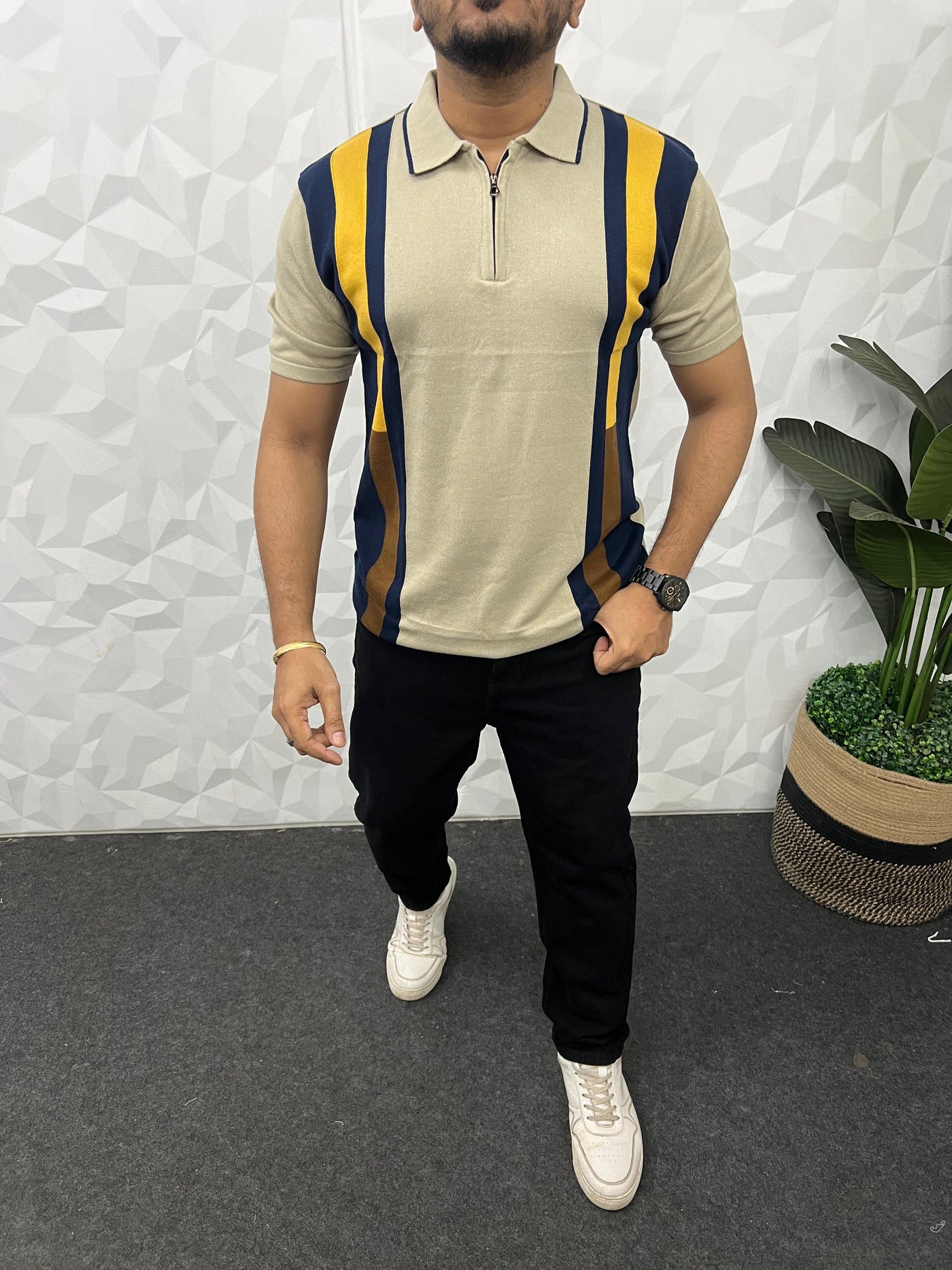 Stylish knitted polo t-shirt