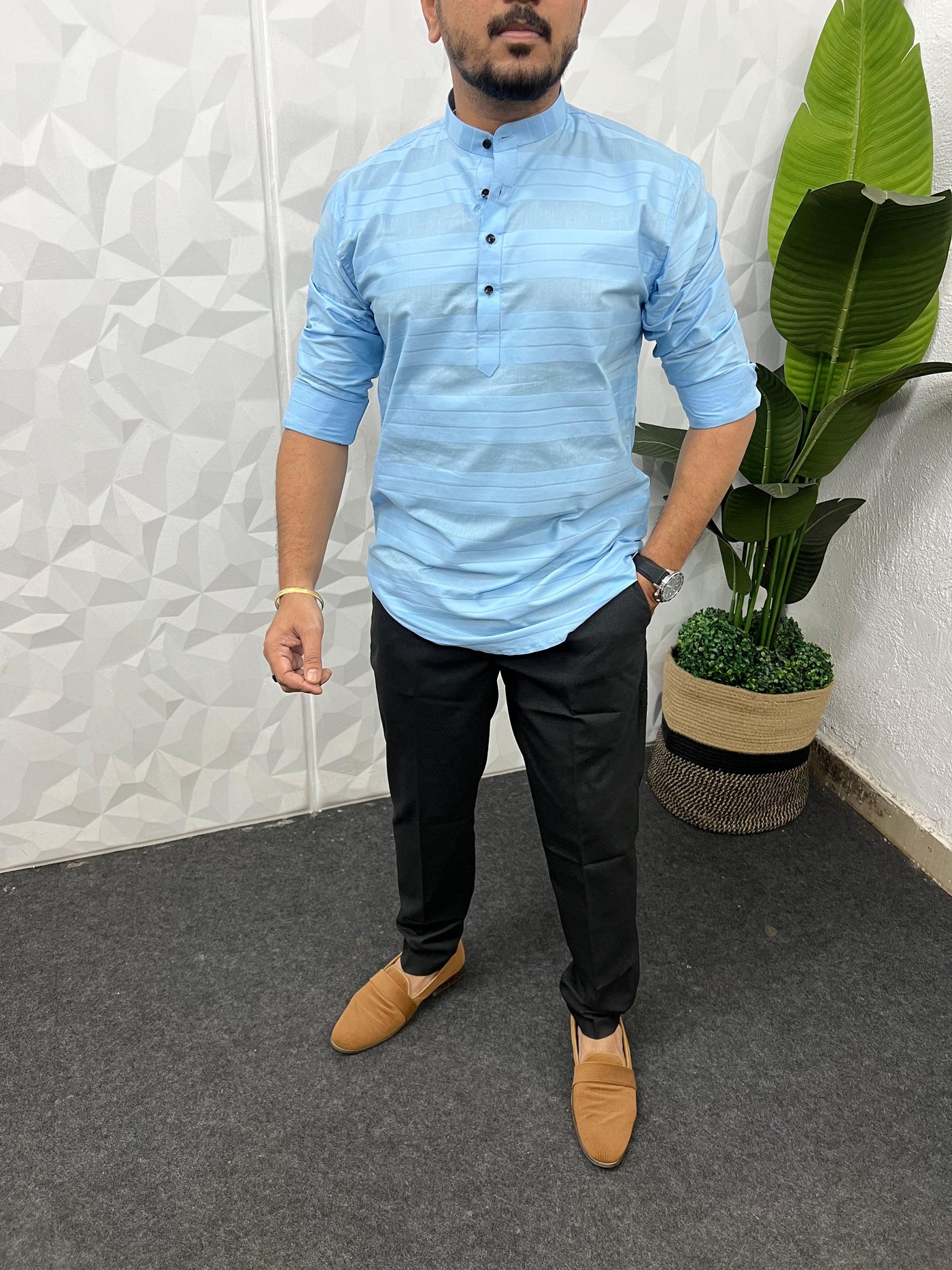 Short kurta in horizontal self patta