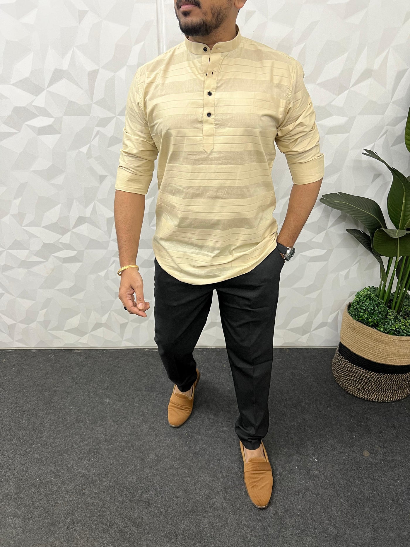 Short kurta in horizontal self patta