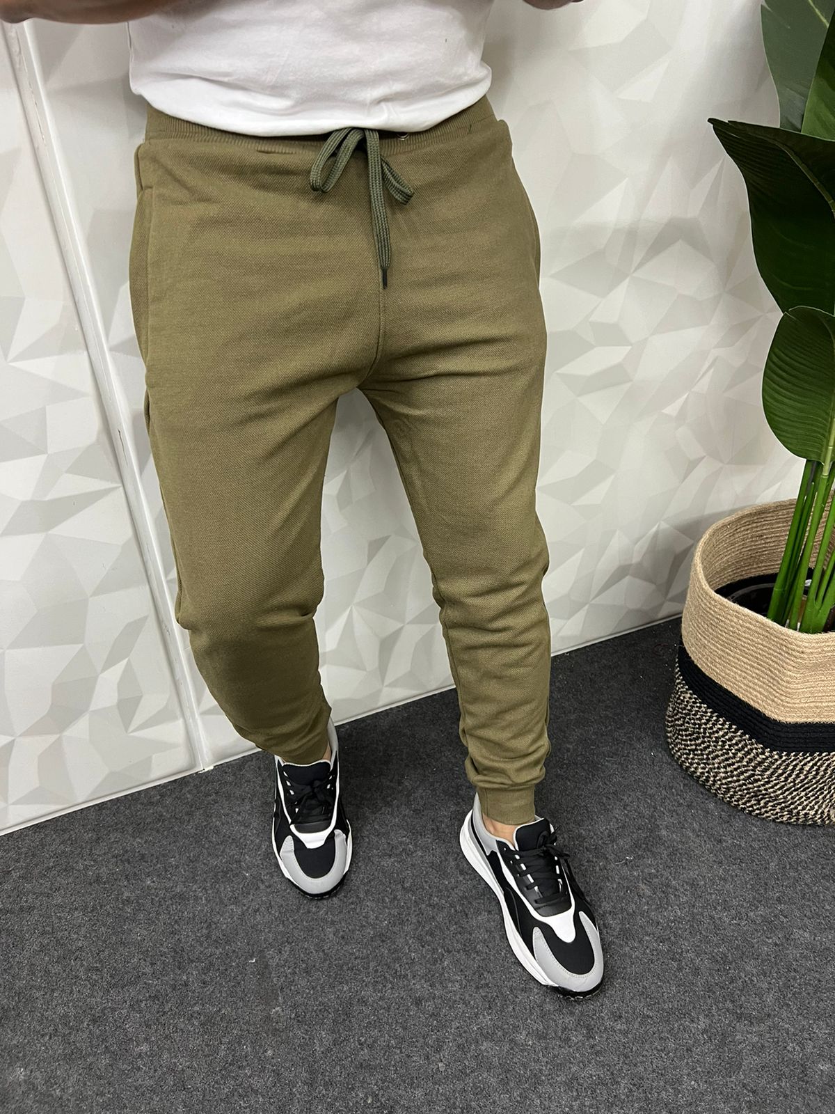 Jute fabric olive green track pant ( Olive green )