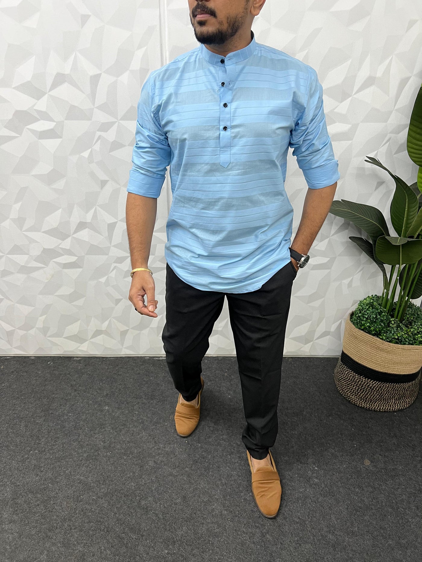 Short kurta in horizontal self patta