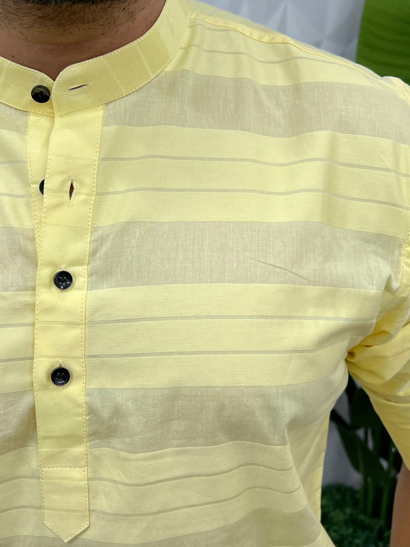 Short kurta in horizontal self patta