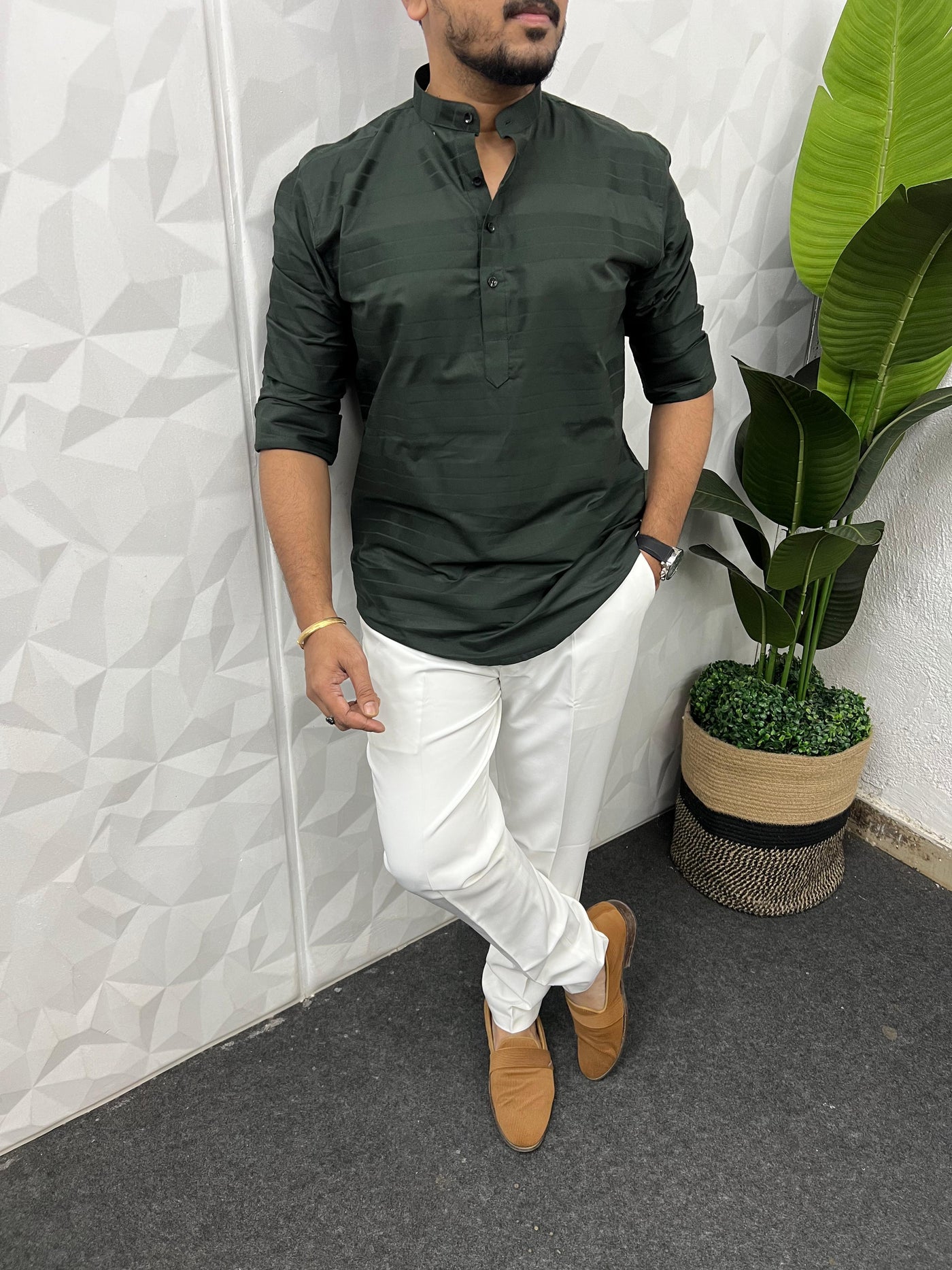 Short kurta in horizontal self patta