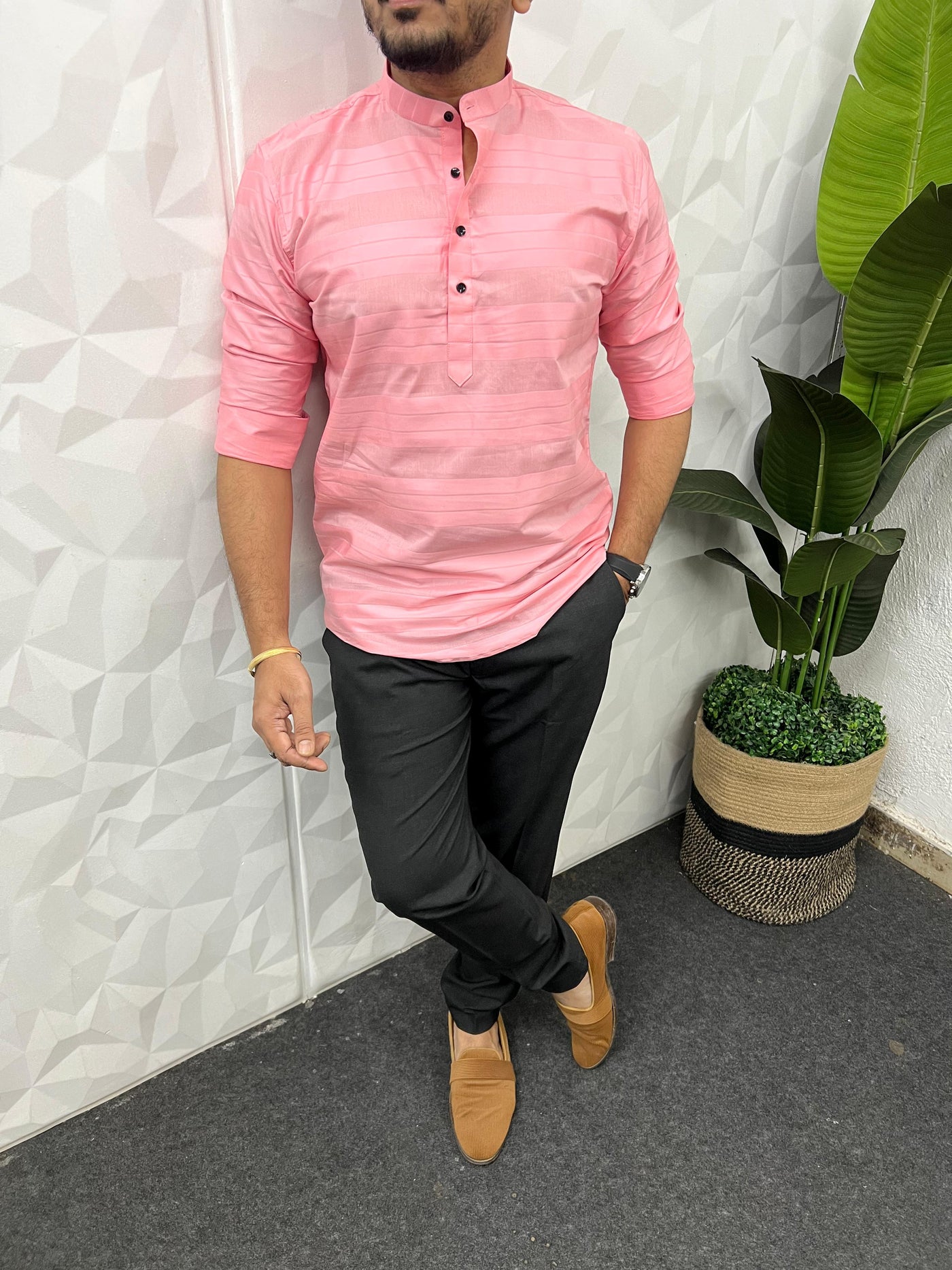 Short kurta in horizontal self patta