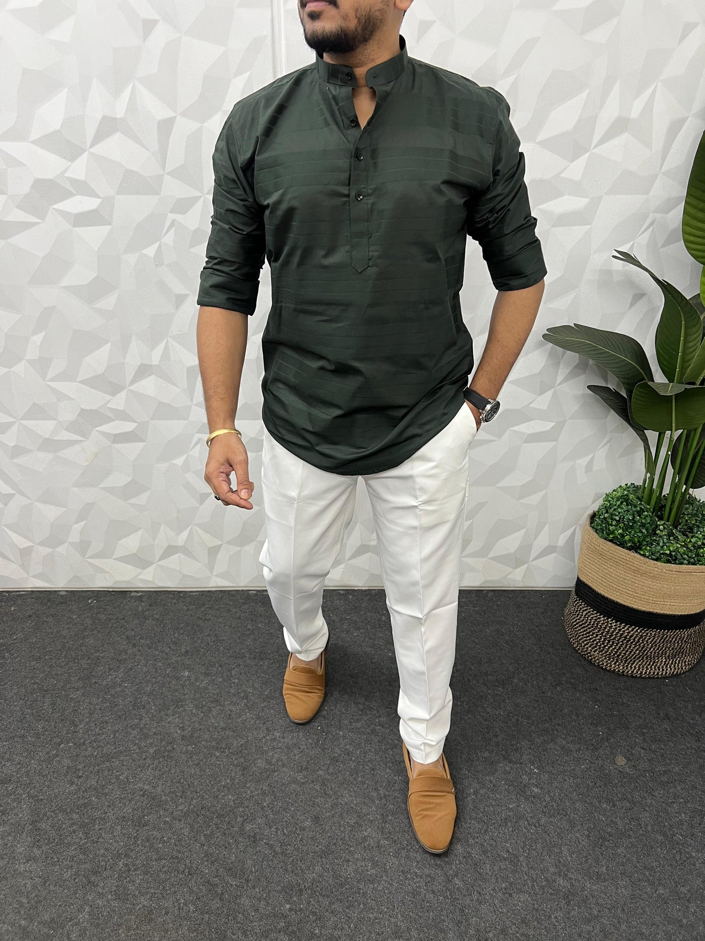 Short kurta in horizontal self patta