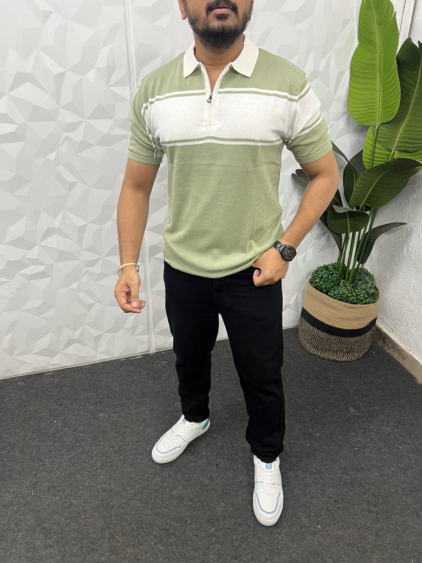 Stylish knitted polo t-shirt