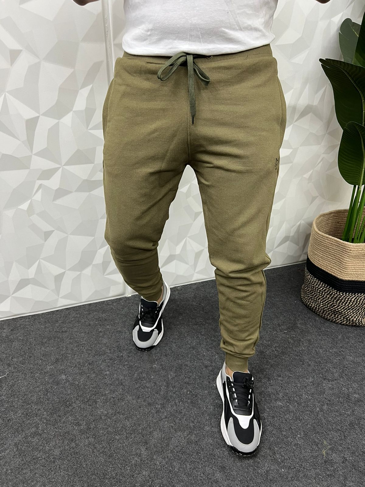 Jute fabric olive green track pant ( Olive green )