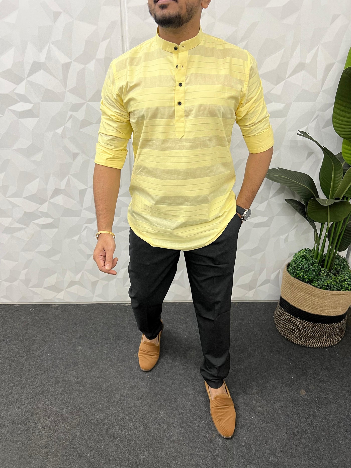 Short kurta in horizontal self patta