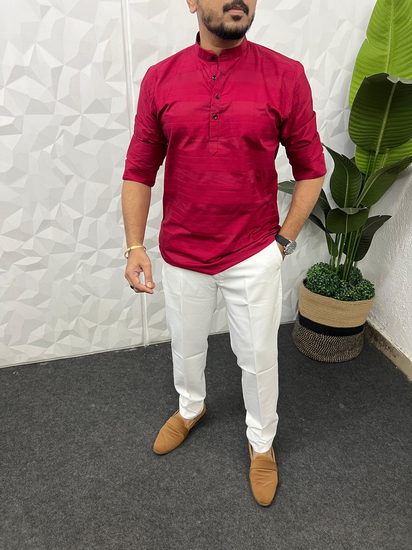 Short kurta in horizontal self patta