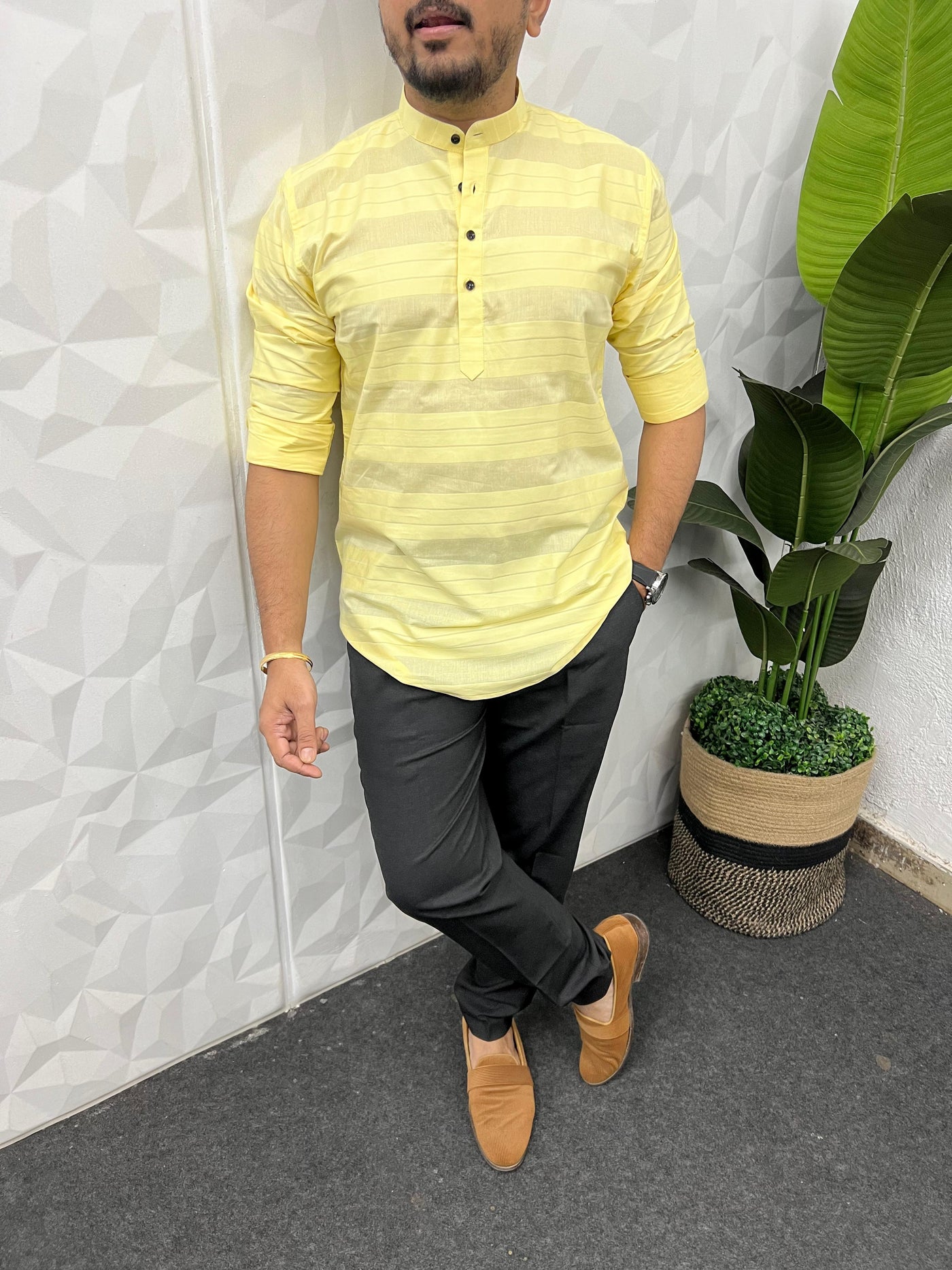 Short kurta in horizontal self patta