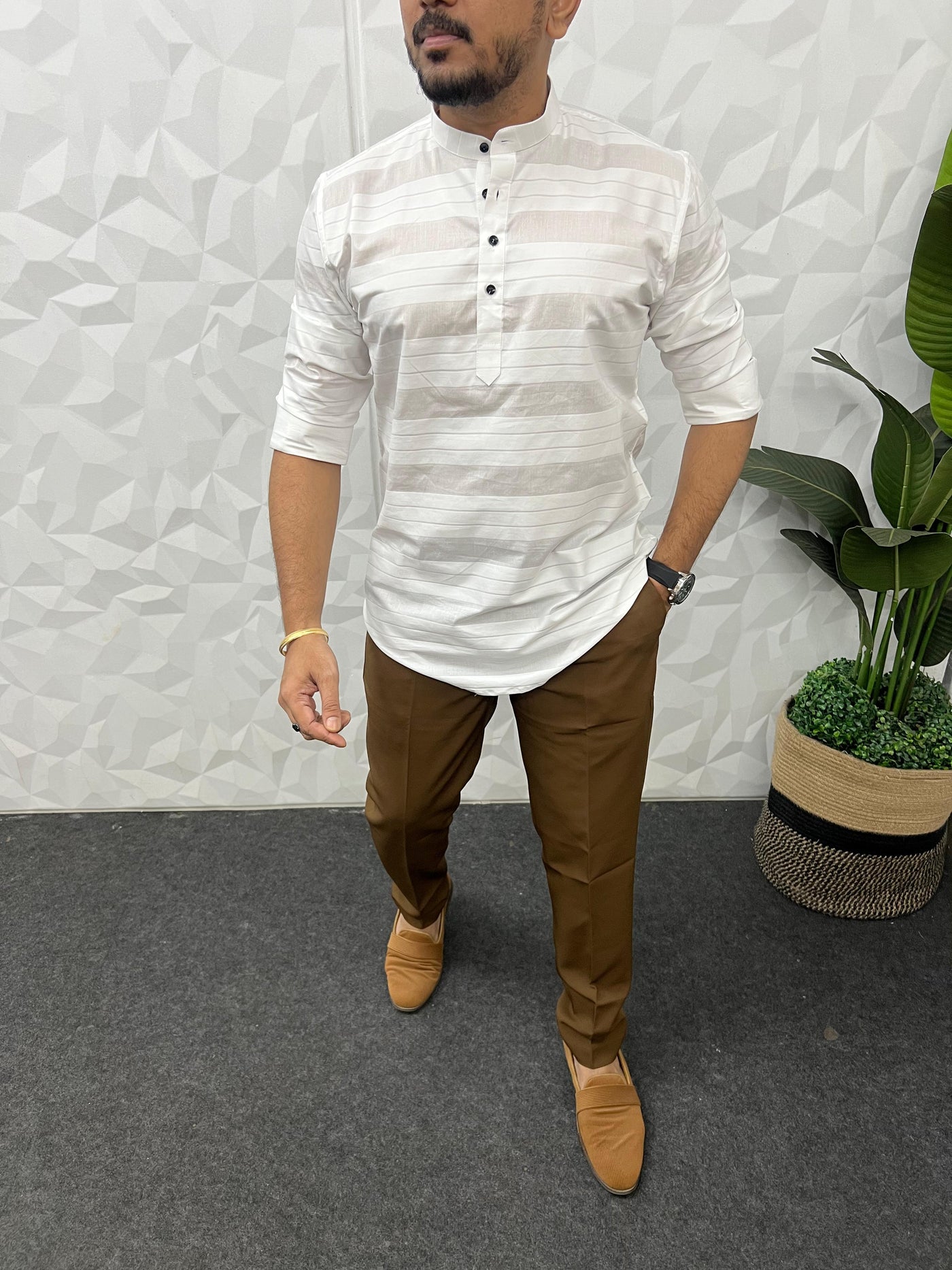 Short kurta in horizontal self patta