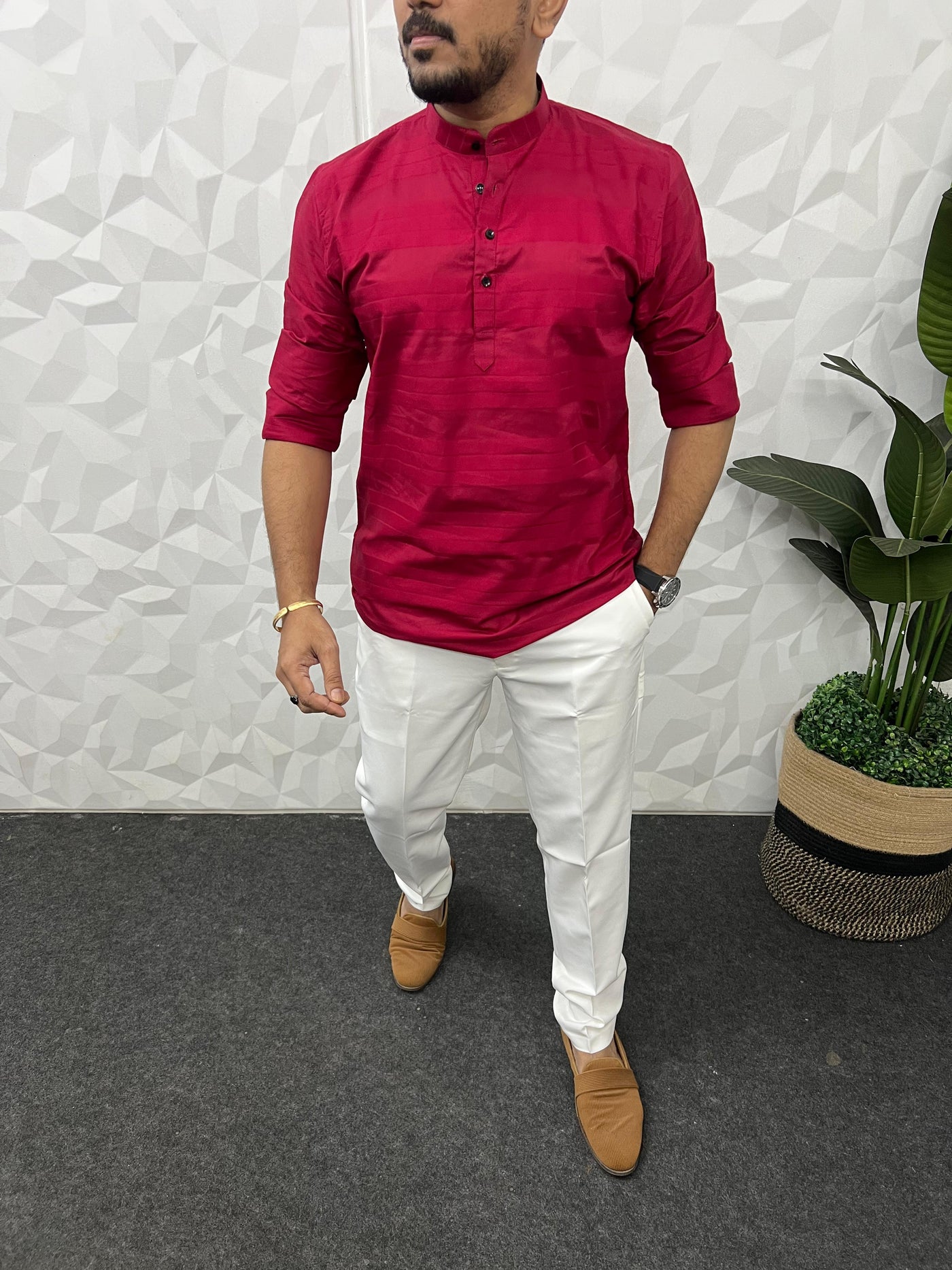 Short kurta in horizontal self patta