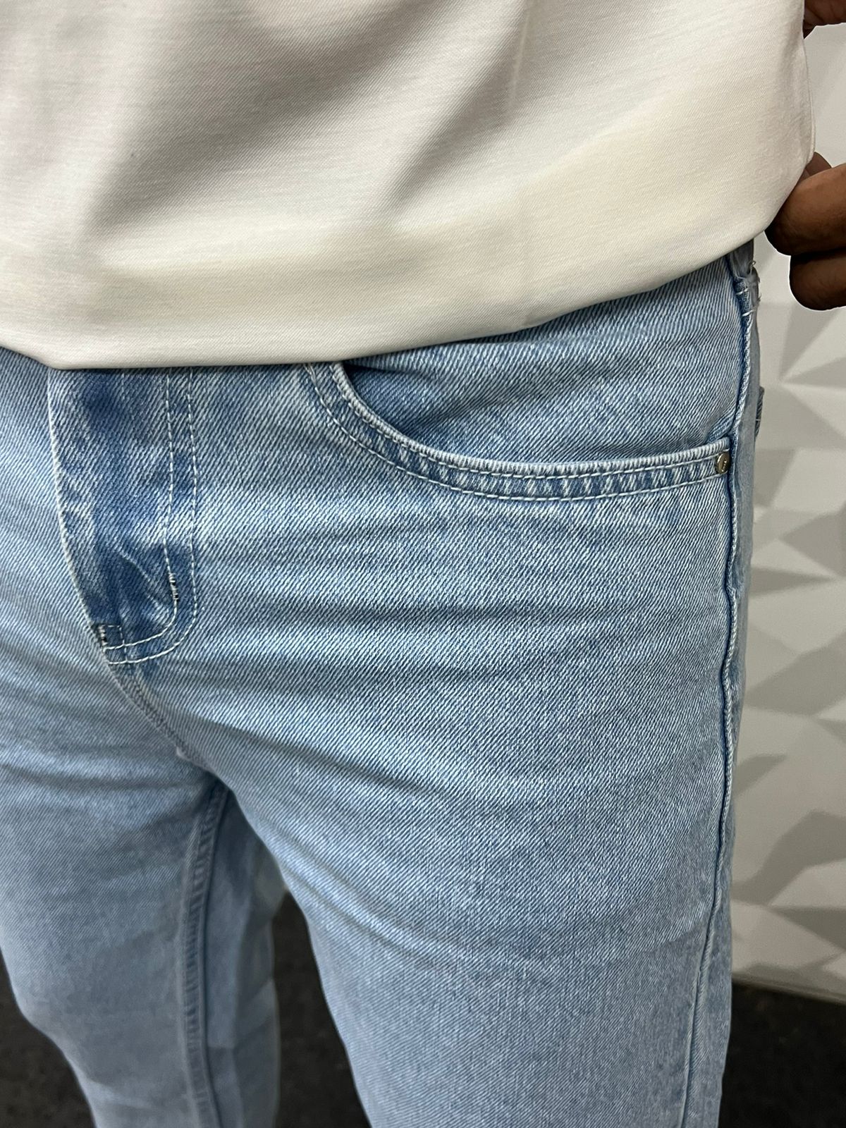 Carrot fit ankle length jeans ( light blue )