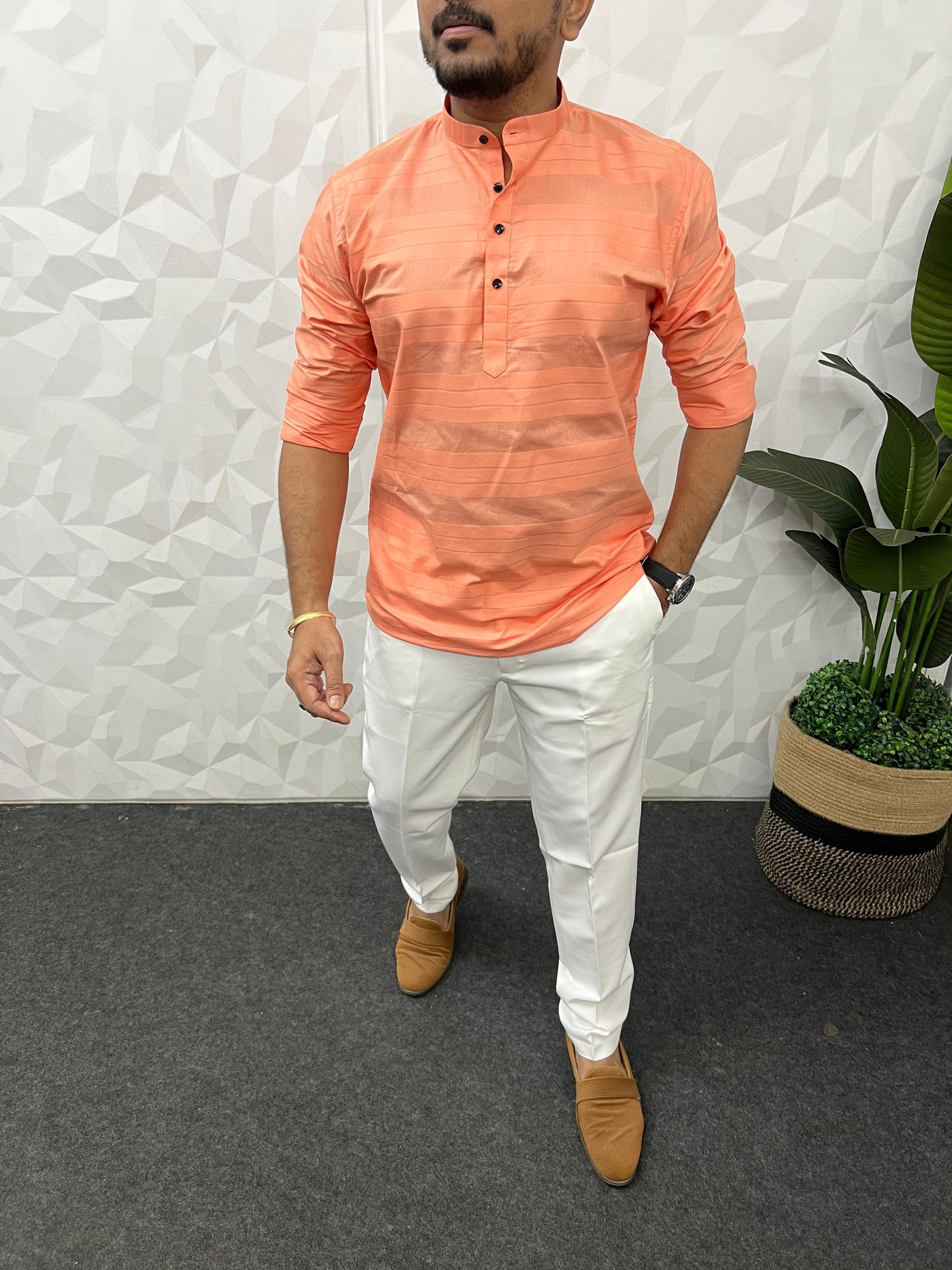 Short kurta in horizontal self patta
