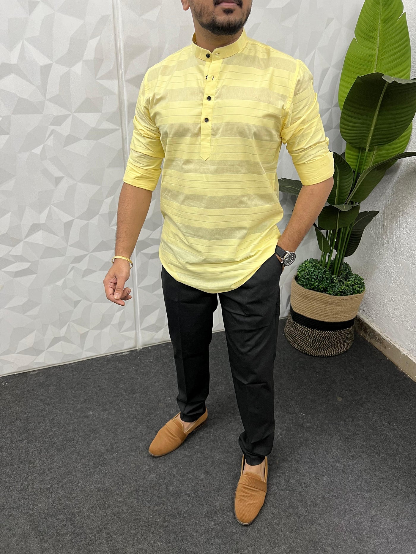 Short kurta in horizontal self patta