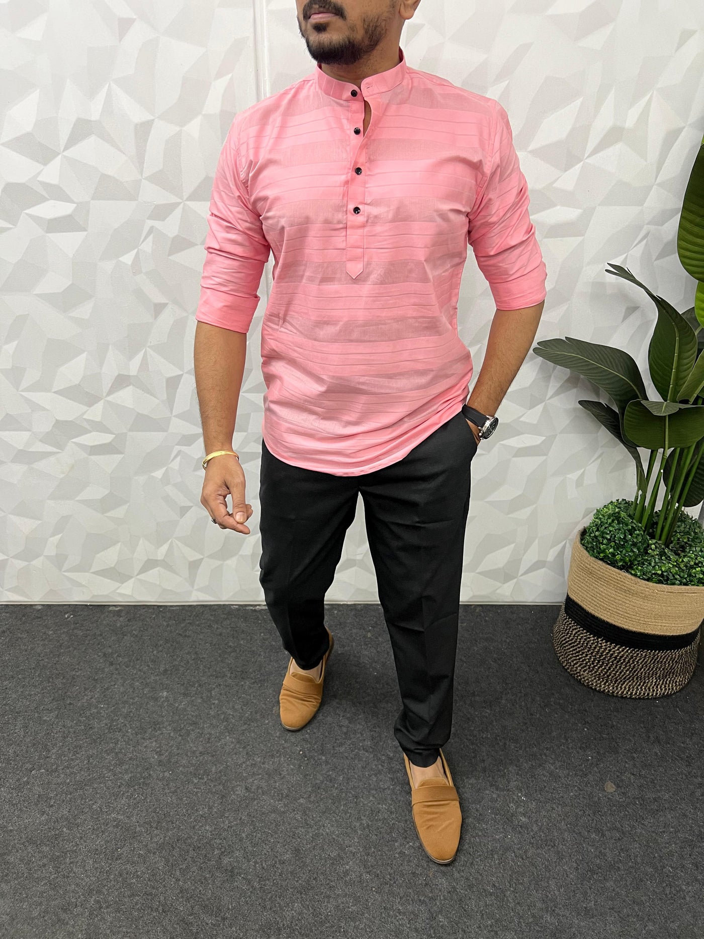 Short kurta in horizontal self patta