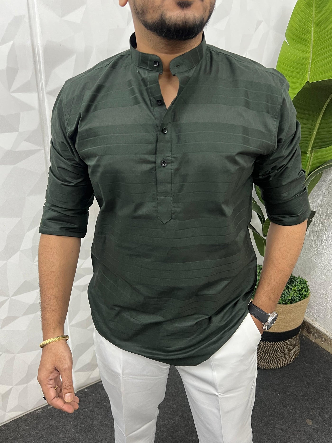 Short kurta in horizontal self patta
